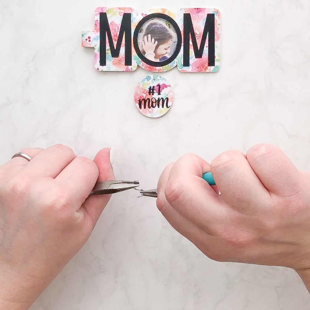 leather MOM picture keychain with Cricut