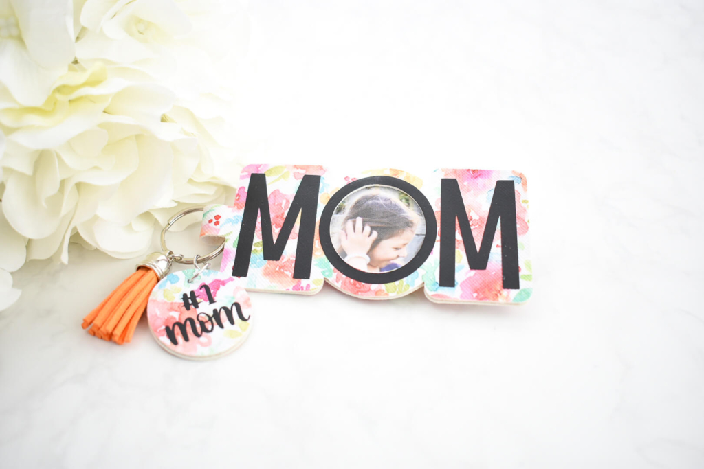 leather MOM picture keychain with Cricut